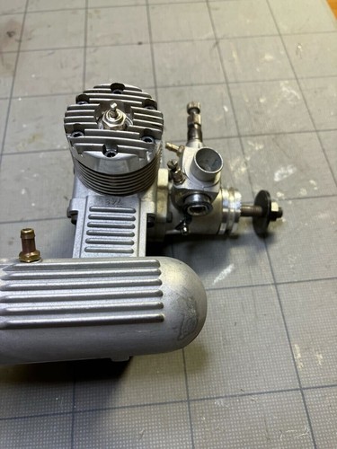 O.S. MAX-45FSR 7.47cc 2-cycle glow engine with muffler, used for R/C airplane - Picture 3 of 6