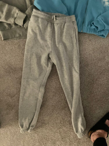 3 items Forever 21 zip sweatshirts and 1 sweat pant. Worn once size small - Picture 2 of 8