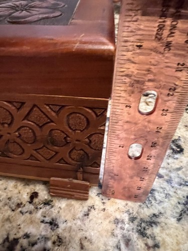 Vintage 1940s Hand Carved Cedar ‘English Cottage’Keepsake jewelry Box - Picture 8 of 8