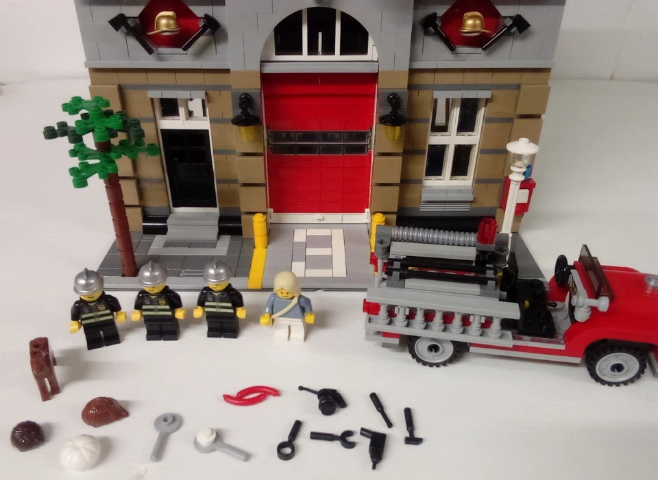 LEGO Modular Buildings 10197 Fire Brigade, photo 2 of 5