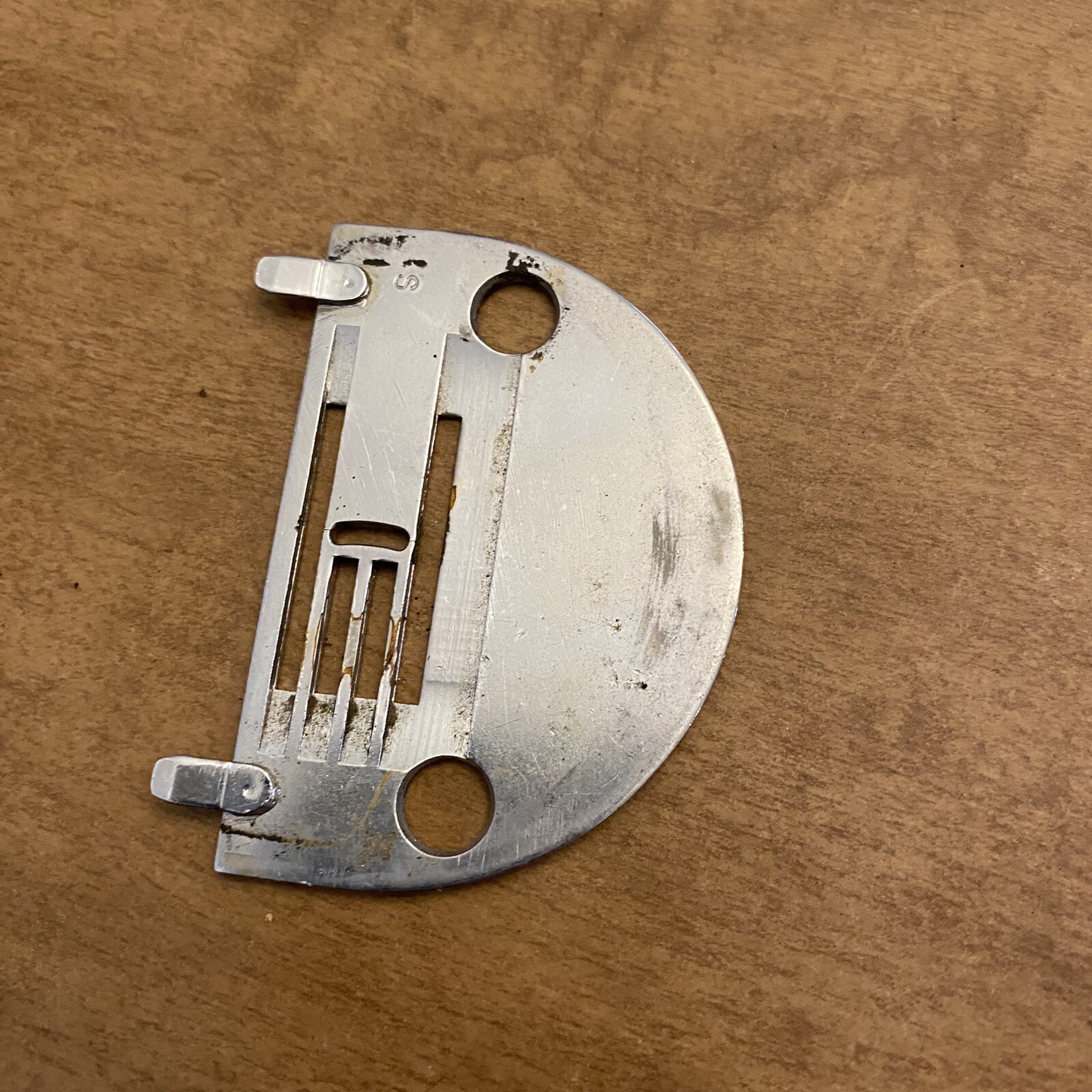 Universal Deluxe Sewing Machine SAMB Replacement OEM Part Needle Throat