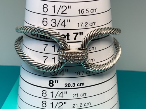 🌸 Ladies Silver Tone Crystal Toggle Link Bracelet(B4) 🌸 - Picture 6 of 8