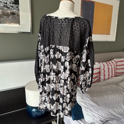 Top Free People Boho Chic misto cotone pizzo floreale vestibilità ampia da MED a GRANDE - Foto 5 di 9