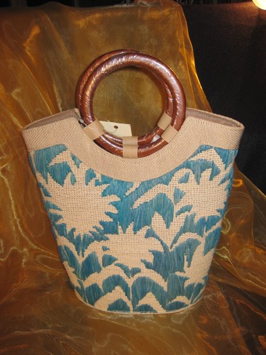 Fairtrade, umweltfreundlich produzierte Handtasche / Sommertasche mit Holzgriffen NEU - Bild 1 von 2