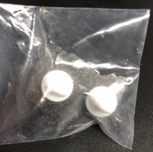 Prendedor Limited Run Games Esmalte Blanco Exclusivo Promo Videojuego Coleccionable - Imagen 2 de 2