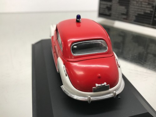 SCHUCO 81039 BMW 501 FEUERWEHR DAS ORIGINAL -RED 1:43- GOOD IN SHOWCASE - Imagen 4 de 6