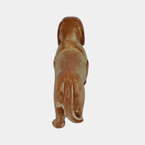Estatuilla de perro Dachshund de cerámica marrón esmalte moteado de cerámica Nicodemus vintage - Imagen 4 de 6