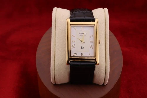⌚✨ Vintage Seiko Slim Quartz Gentlemen's White Dial ,Black Dress Watch