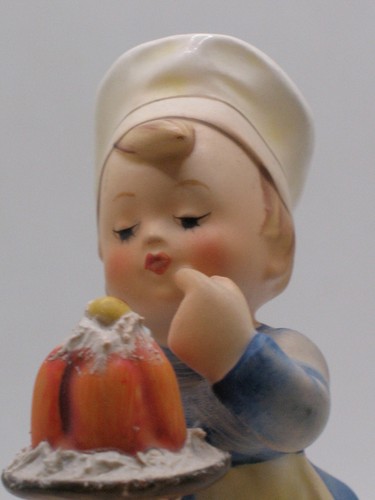 Vintage Hummel (Goebel) "Baker" #128 - Adorable Boy Tasting Cake - Picture 5 of 8