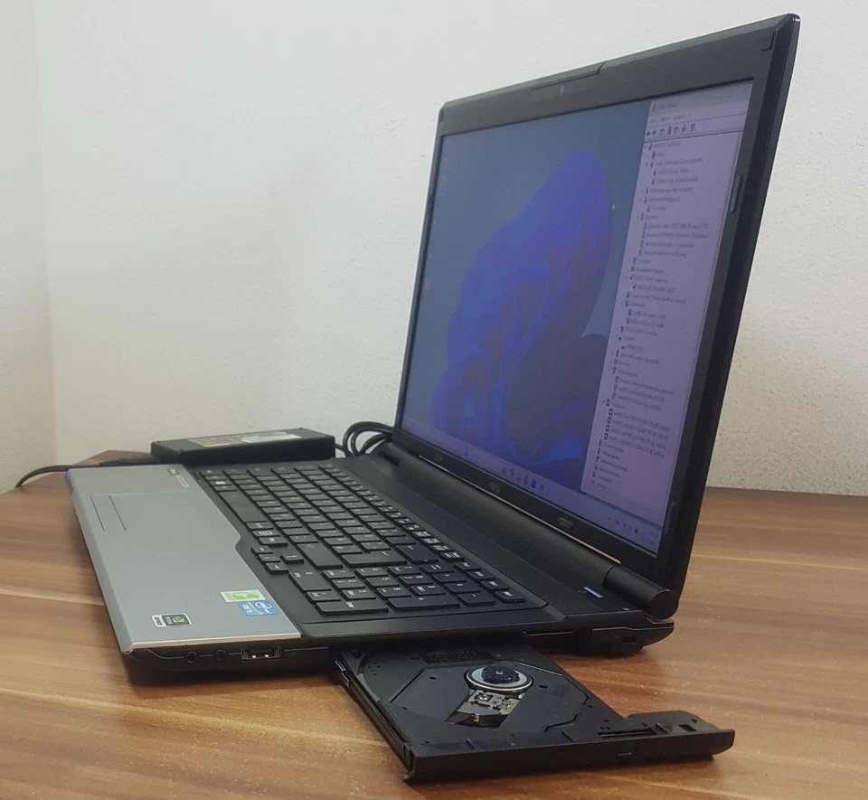 17" Gaming Fujitsu Lifebook N532 i5 3,2GHz 8GB 240GB SSD NVIDIA GeForce GT 620M - Bild 4 von 4