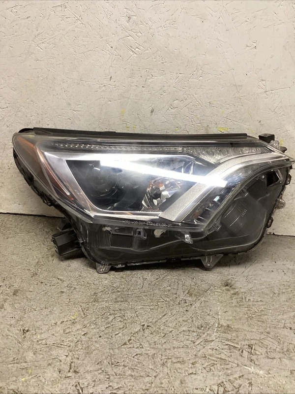 2016-2018 TOYOTA RAV4 RAV 4 RIGHT RH PASSENGER SIDE HEADLIGHT HALOGEN OEM CHROME