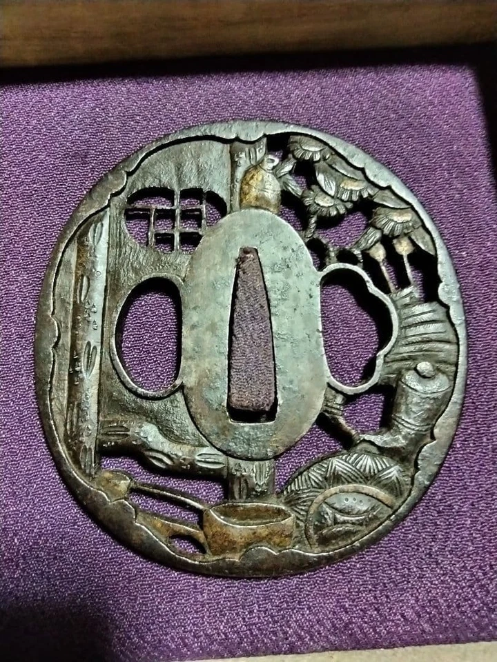 Antiguo salón de té japonés Edo del siglo XIX Tsuba calado grabado de hierro 2,9 pulgadas Foto 3 de 4