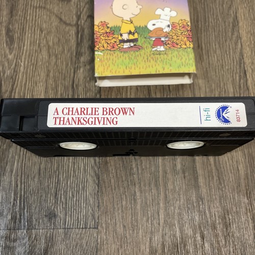 A Charlie Brown Thanksgiving VHS 1973 Peanuts Classic Snoopy - Picture 2 of 8