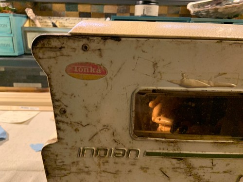 Vintage 1970s Tonka Winnebago Indian Pressed Steel RV Motorhome w/ 2 people - Picture 2 of 24