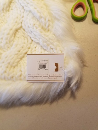 Pottery Barn Button Knit Sweater Faux Fur Trim Ivory 20" Pillow Cover #1489 - Picture 4 of 6