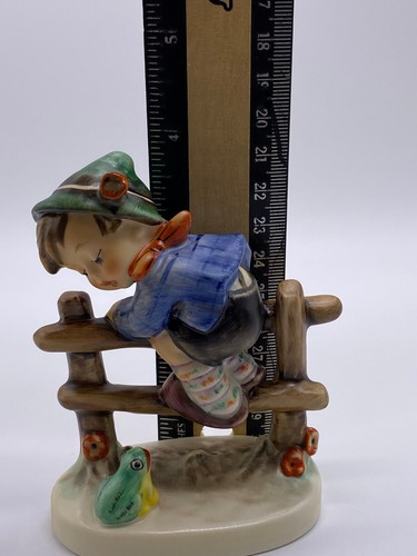 Hummel Goebel "Retreat to Safety" #832 Boy Climbing Fence MINT IN BOX TMK 6 - Picture 15 of 20