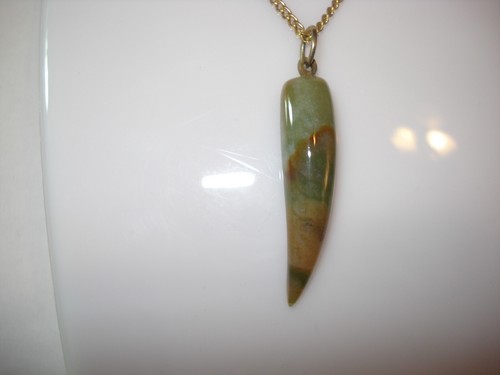 Vintage Brown/Green Jade Tooth/Claw Necklace - Picture 2 of 3