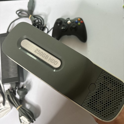 Microsoft Xbox 360 Console White 250gb HDD & 1 Controller PAL - Picture 7 of 11
