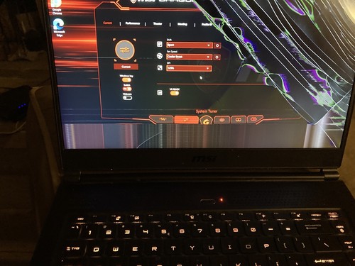 MSI GS65 Stealth THIN 144Hz, i7-8750H, GTX 1070 Cracked Broken - Picture 3 of 13