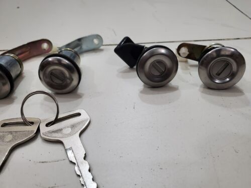 Toyota Land Cruiser BJ60, BJ62, FJ60 Lock Key Set Ignition, Trunk, Door & Fuel - Picture 4 of 7