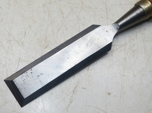 Vintage 32mm (1¼”) Bevel Edge Chisel INV18232 - Picture 2 of 5