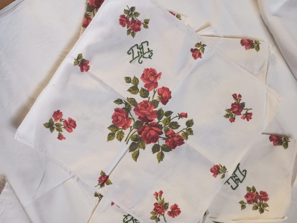 Lot de 6 Serviettes de table assorties anciennes roses et broderie - Photo 4/4