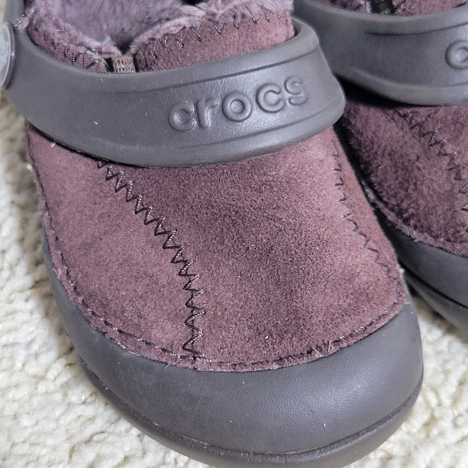 Zuecos Crocs Dawson forrados de lana marrón gamuza sin cordones cálido lavable zapato unisex C6 Foto 2 de 4