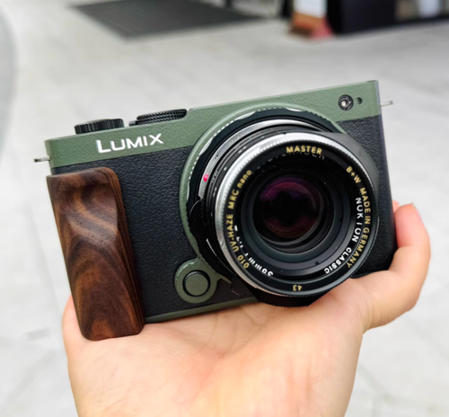 Adesivo antiscivolo manico impugnatura fotocamera legno fatto a mano per Panasonic LUMIX S9 - Foto 13 di 21