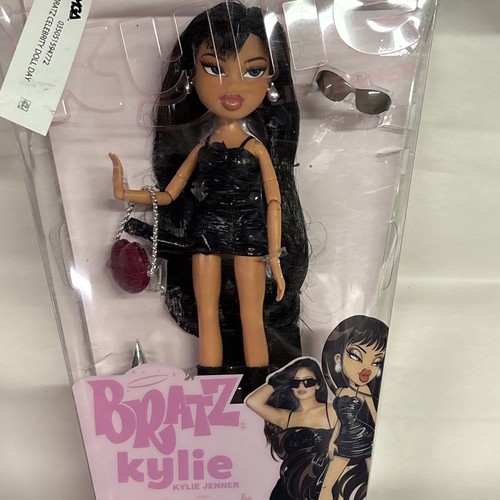 Bratz x Kylie Jenner Day Fashion Beatiful Puppe mit Zubehör und Poster