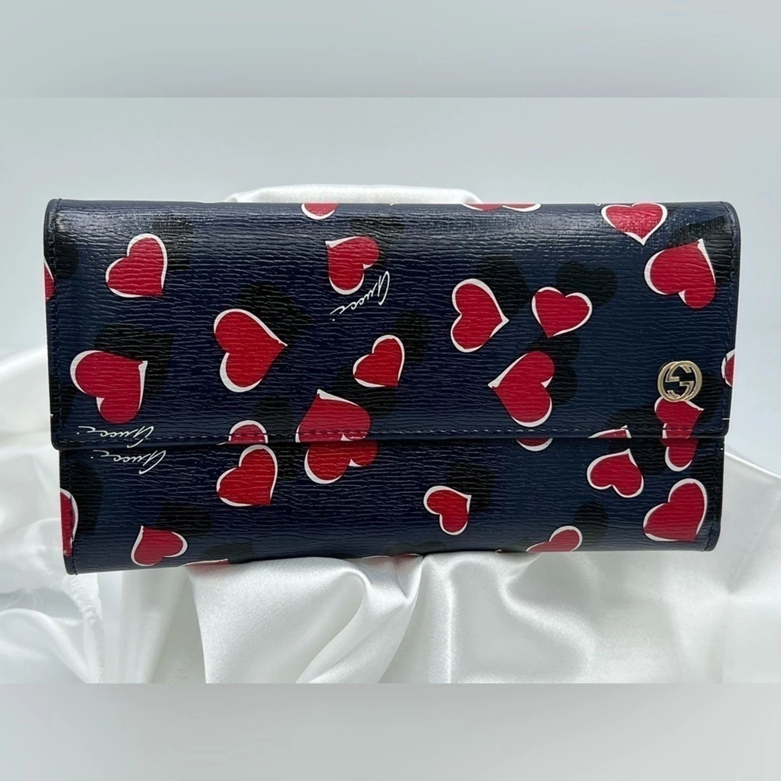 Gucci — GUCCI Heartbeat Valentines Collection Heart Print Long Wallet