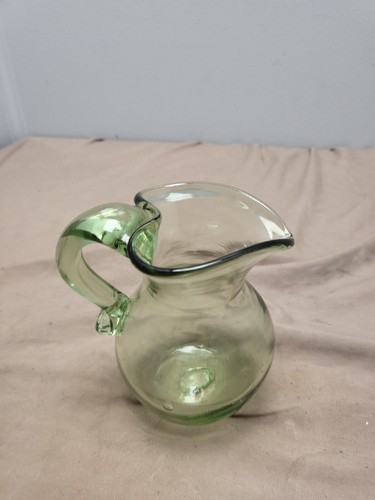 Vtg Jamestown Virginia handblown green glass pitcher heart shaped spout pontil - Picture 1 of 14