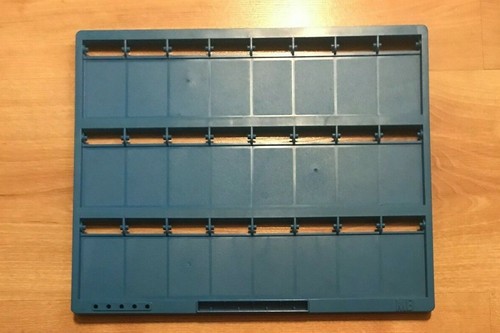 MB Guess Who? 1980 Spare Parts - 80s -Card Holder Board Feet Pegs - Vintage Game - Picture 80 of 80