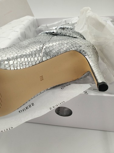 Botines ajustados GUESS para mujer 9 plateados Benisa punta puntiaguda tacón occidental - Imagen 7 de 11