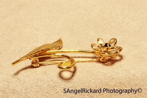 Vintage Flower Brooch brooch pin With Collet Crystal Petals - Picture 3 of 11