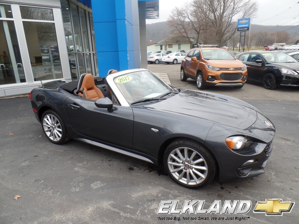 2017 Fiat 124 Spider Lusso 2017 Lusso Convertible Automatic  ONLY 6000 miles!!
