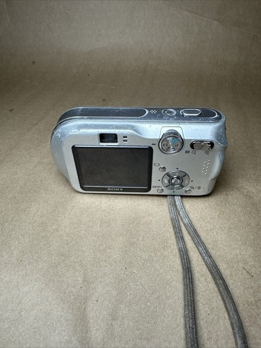 SONY CYBERSHOT DSC-P200 DIGITAL CAMERA 7.2 MEGAPIXELS I8-7 - Picture 9 of 12