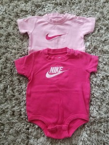 Super-Cute-Set-of-2-Pink-NIKE-Infant-Girls-One-Piece-Romper-Bodysuits-Sz-6-9-Mo