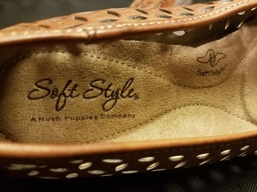 NWOB~ Soft Style 5.5 Med ~Brown Faux Lea Geometric Vented 1 3/4" WEDGE LOAFERS - Picture 4 of 5