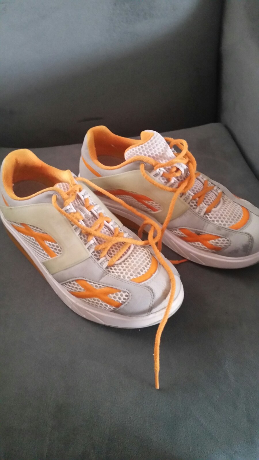 MBT PHYSIOLOGICAL FOOTWEAR LEATHER WOMEN'S WALKING SHOES SIZE 9.5 MBT PHYSIOLOGICAL FOOTWEAR LEATHER WOMEN'S WALKING SHOES SIZE 9.5