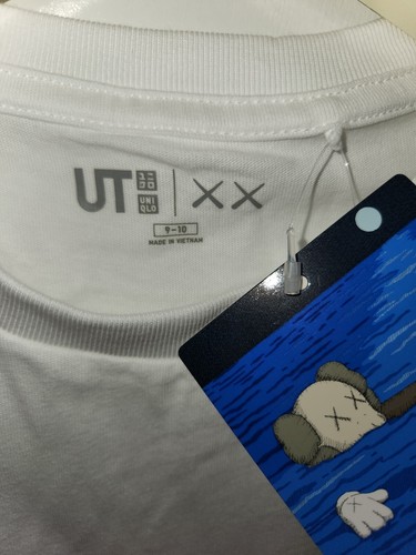 Uniqlo x KAWS UT Phaidon Limited T- Shirt White Kids Size 9-10 - Picture 3 of 3