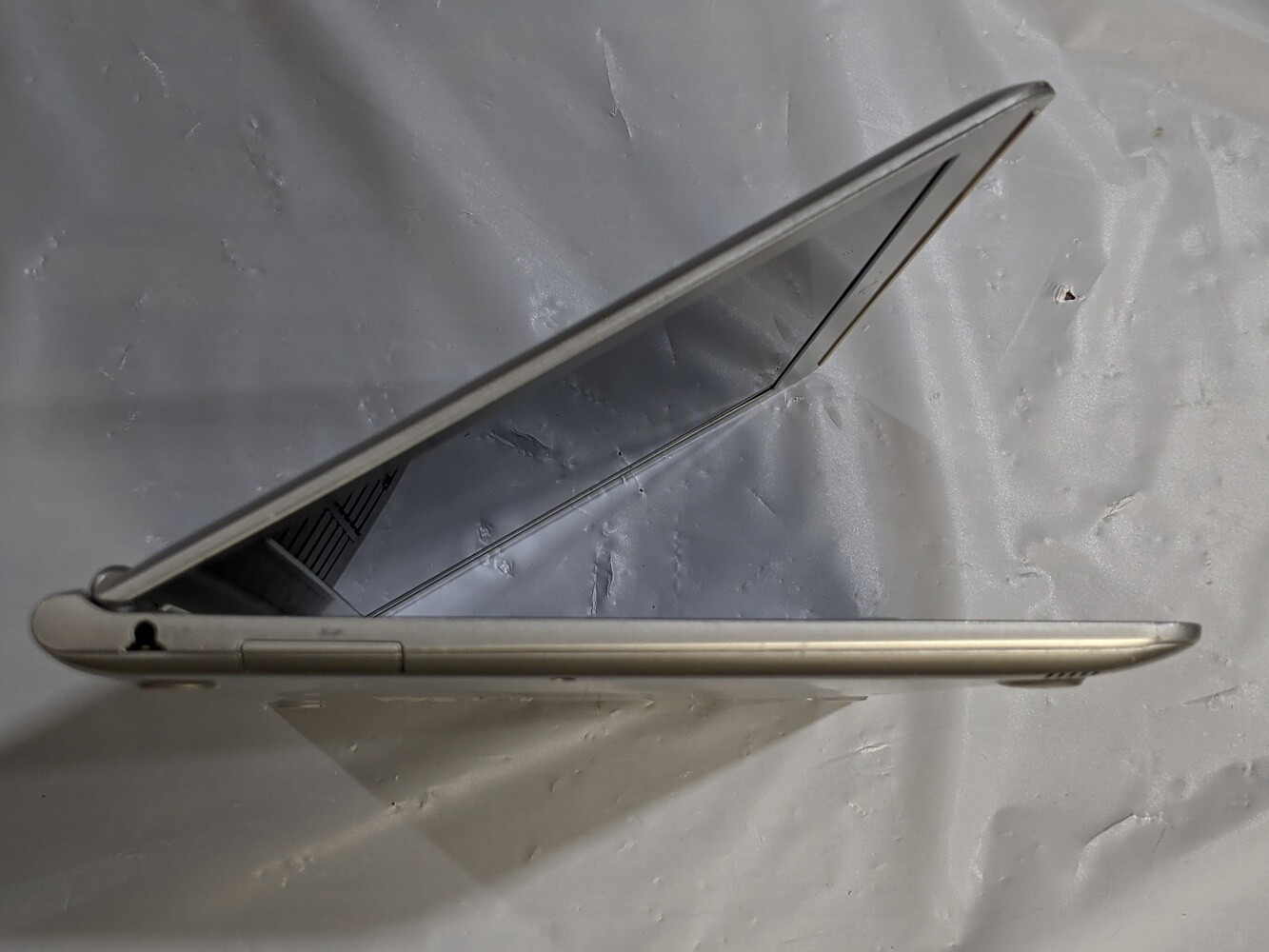 Samsung XE303C12-A01CA Chromebook (11.6" 1.7GHz, 2GB Ram) **AS IS READ** - Picture 7 of 7