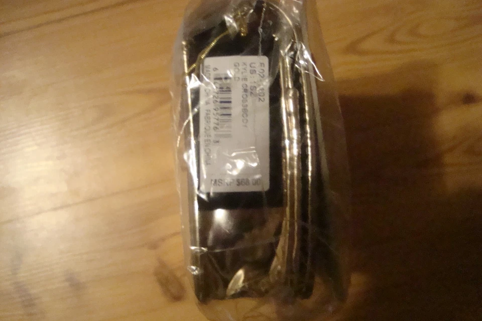 Bebe Kylie Bandolera Monedero Dorado Nuevo MRSP $68.00 8" L X 5" ALTURA X 1 3/4" ANCHO Foto 4 de 4