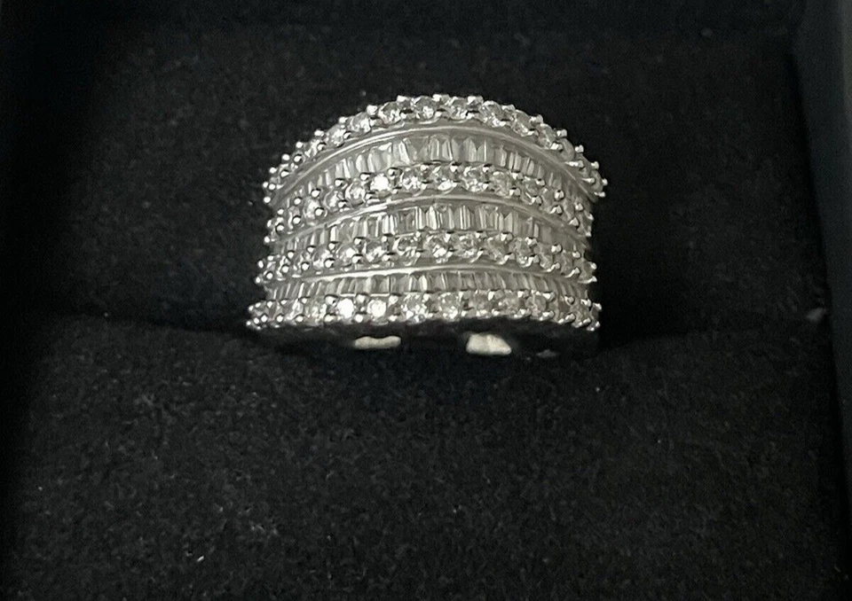 Anillo de diamantes Effy de 1,5 quilates de oro blanco de 14 K talla 7 Foto 2 de 4