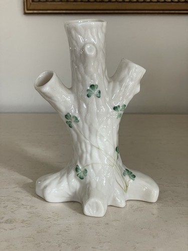 Vintage Belleek Irish Green Shamrocks Tree Trunk Vase Small Chip - Picture 2 of 9
