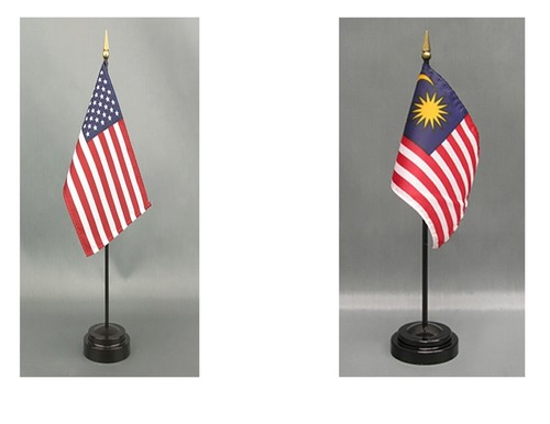 Hecho en los EE. UU.- 1 American & 1 Country Rayon 4""x6"" Bandera de escritorio de oficina y 2 soportes - Imagen 122 de 217