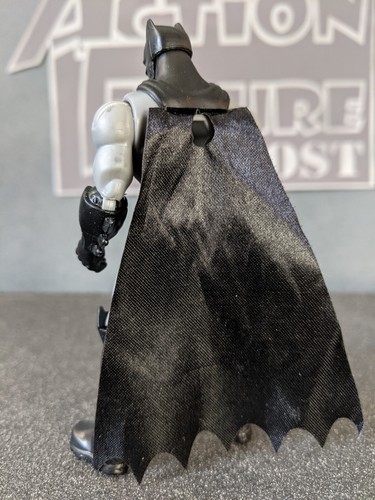 BATMAN 2021 Spin Masters 4" Action Figure DC Hero 1st Ed BLACK & GRAY SUIT - Foto 4 di 6
