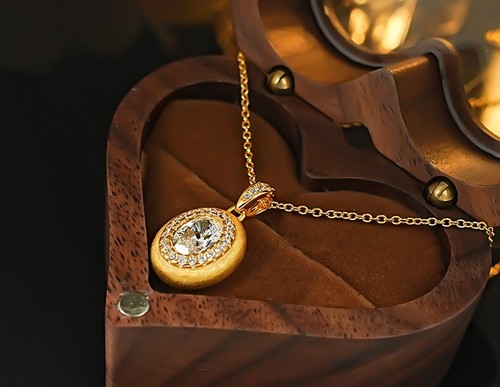 Chinese Revival Pendant, 18K Gold Vermeil Buccellati-Inspired Lab Grown Diamond - Picture 4 of 9