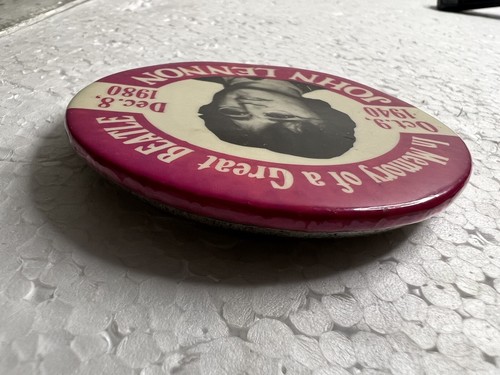 TWO Vintage JOHN LENNON Memorial Buttons Pins Badges 1940-80 Pink And White - Picture 3 of 7