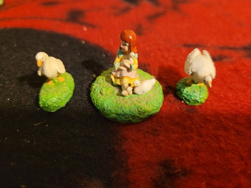 Department 56: Seasons Bay 2 Accessory Lot(The Garden Cart/A Stroll in the Park) - Picture 11 of 12