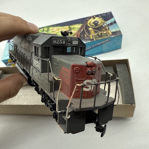Athearn HO Scale Southern Pacific SP #9254 SD40T-2 Diesel Locomotive Works Weath - Picture 4 of 14